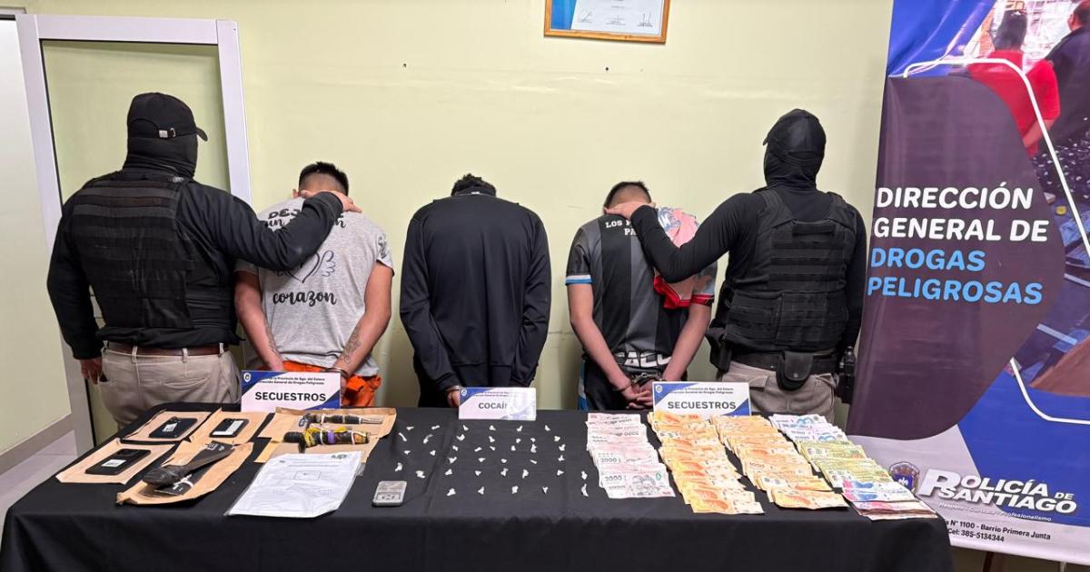 Allanamientos en John Kennedy y Mosconi- incautan cocaiacutena armas caseras y 800 mil