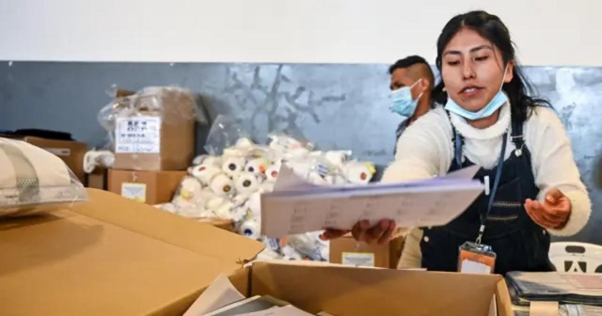 Casi ocho millones de bolivianos votan en las elecciones presidenciales