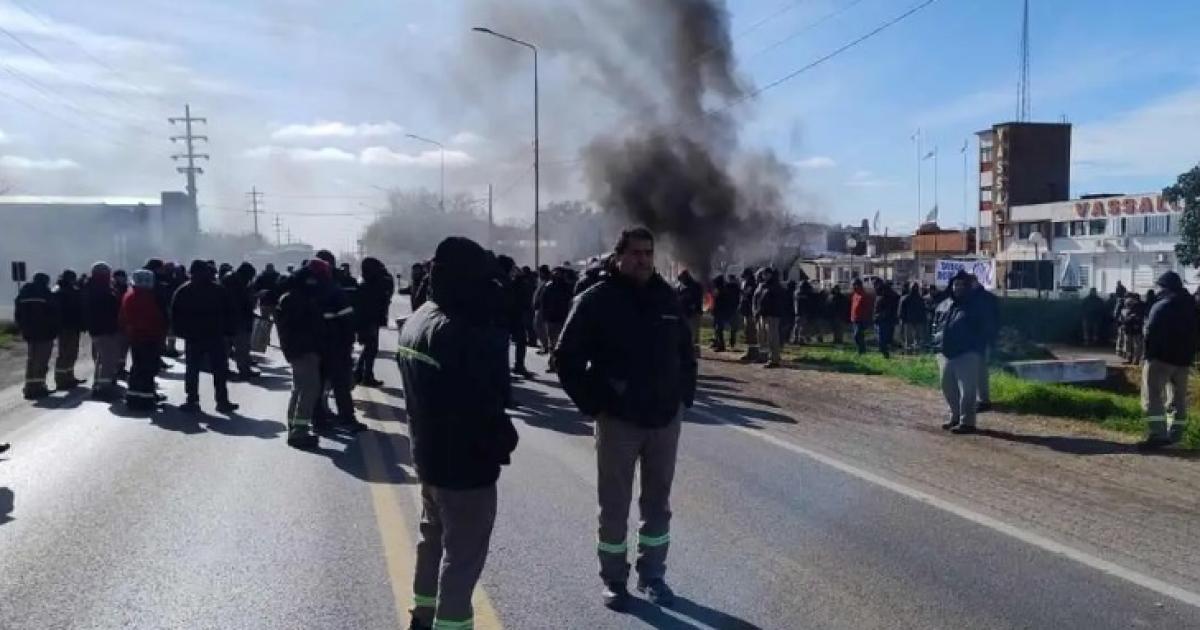 Crisis en fbrica de cosechadoras por falta de pago salarial