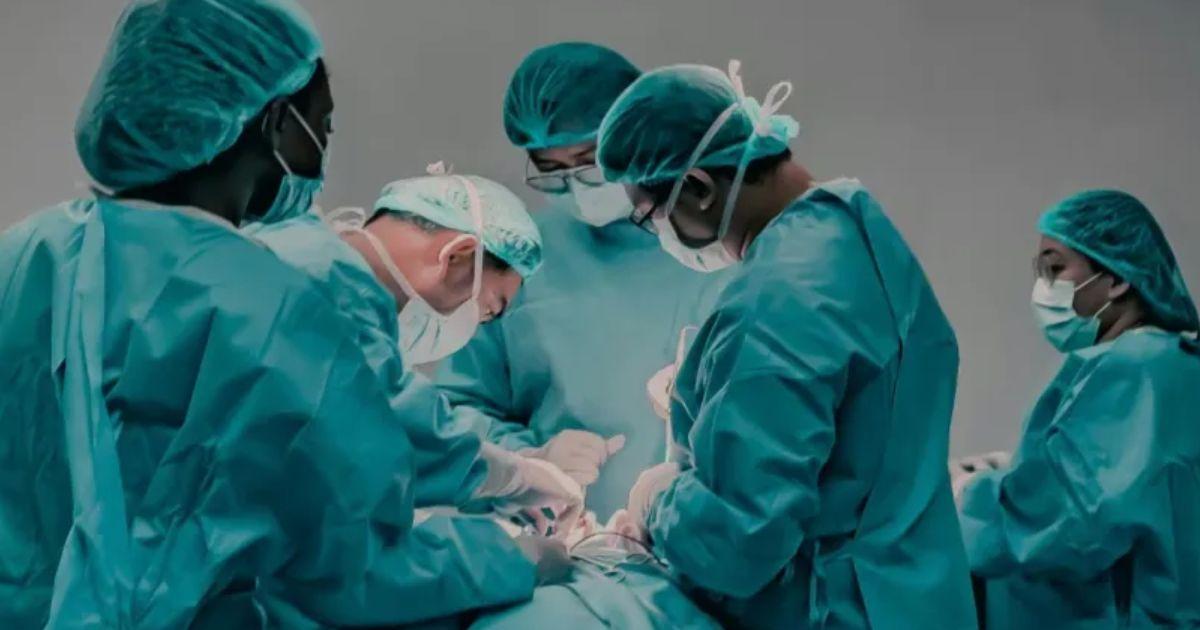 La víctima llamada Jean Dye se estaba sometiendo a un procedimiento por una enfermedad cardíaca