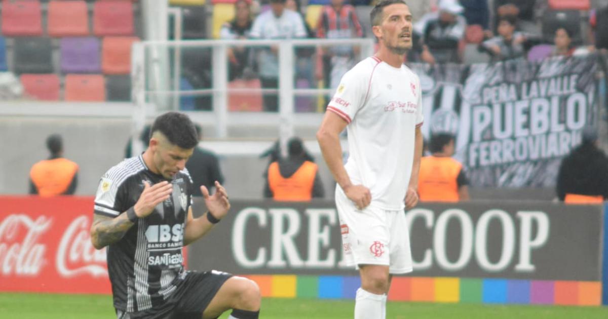 Central Coacuterdoba empatoacute ante el liacuteder Barracas y sostuvo su invicto