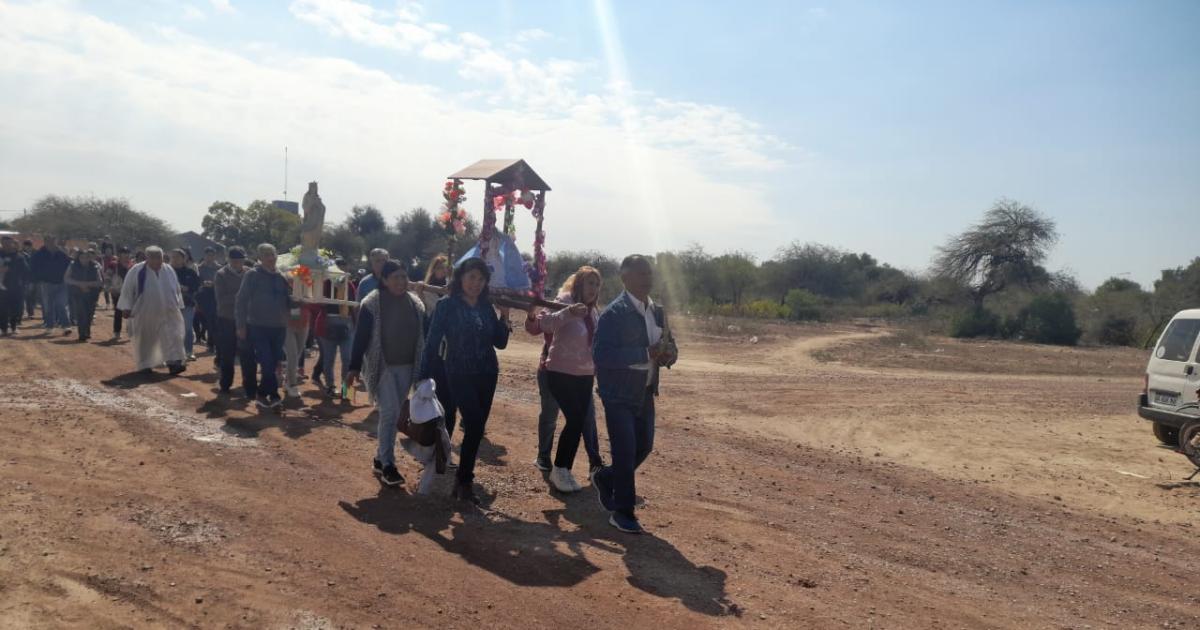 Atoj Pozo rindioacute tributo a Nuestra Sentildeora del Traacutensito y a San Roque