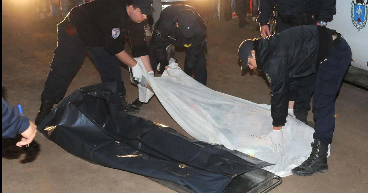 Motociclista muere e investigan si chocoacute con el acoplado de un camioacuten su pareja estaacute internada