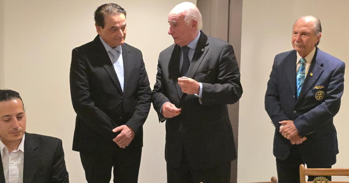 Rotary Francisco de Aguirre incorpora nuevo socio y otorga un premio