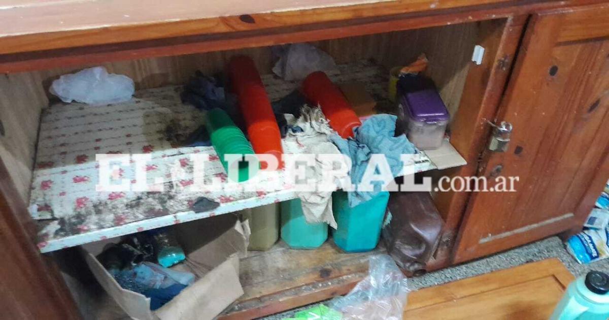 La cocina con todos los elementos revueltos tras el robo