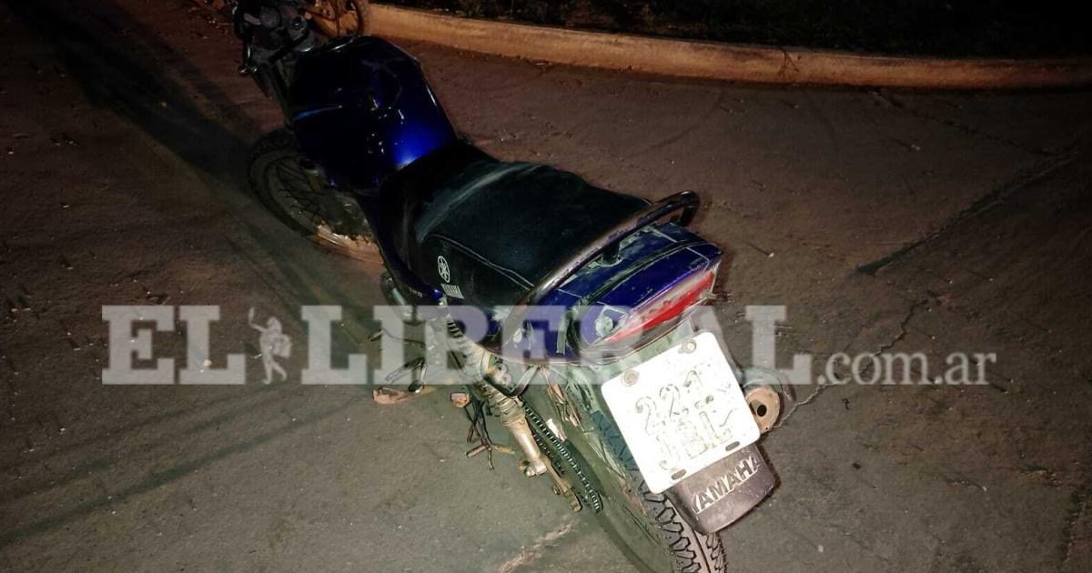 Choque entre una camioneta y una moto en Monte Quemado- dos joacutevenes fueron trasladados al hospital