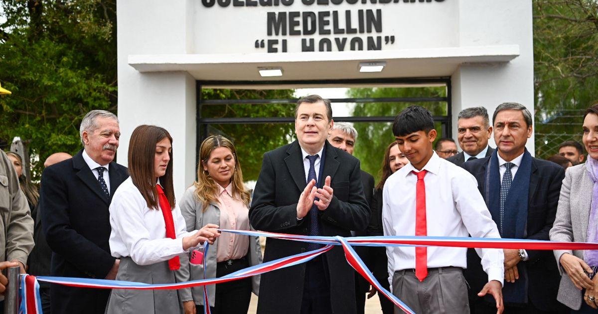 Autoridades provinciales y locales acompañaron al gobernador