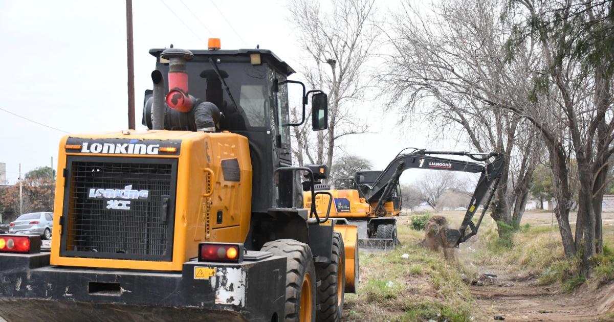 Mantenimiento clave en el desaguumle pluvial del barrio Autonomiacutea