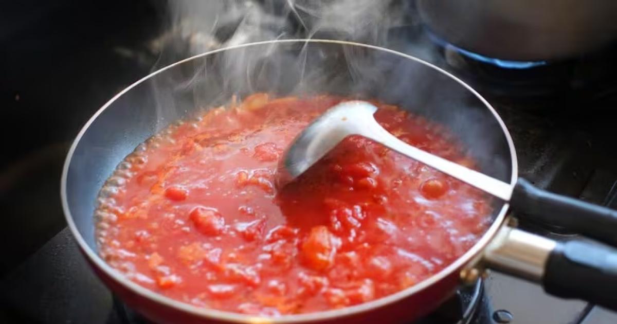 La ANMAT recomienda suspender el consumo de tomate triturado tras detectar posible gusanos