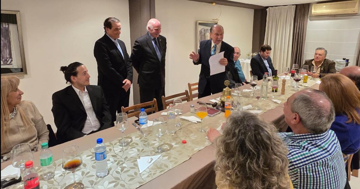 Rotary Francisco de Aguirre incorpora nuevo socio y otorga un premio