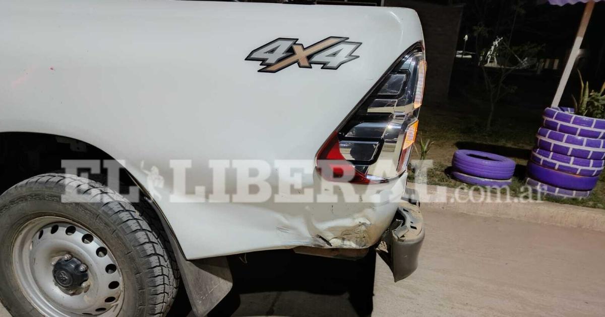 Choque entre una camioneta y una moto en Monte Quemado- dos joacutevenes fueron trasladados al hospital