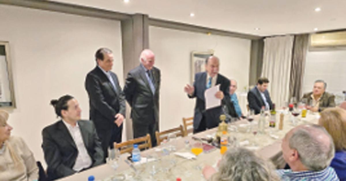 Rotary Francisco de Aguirre incorpora nuevo socio y otorga un premio