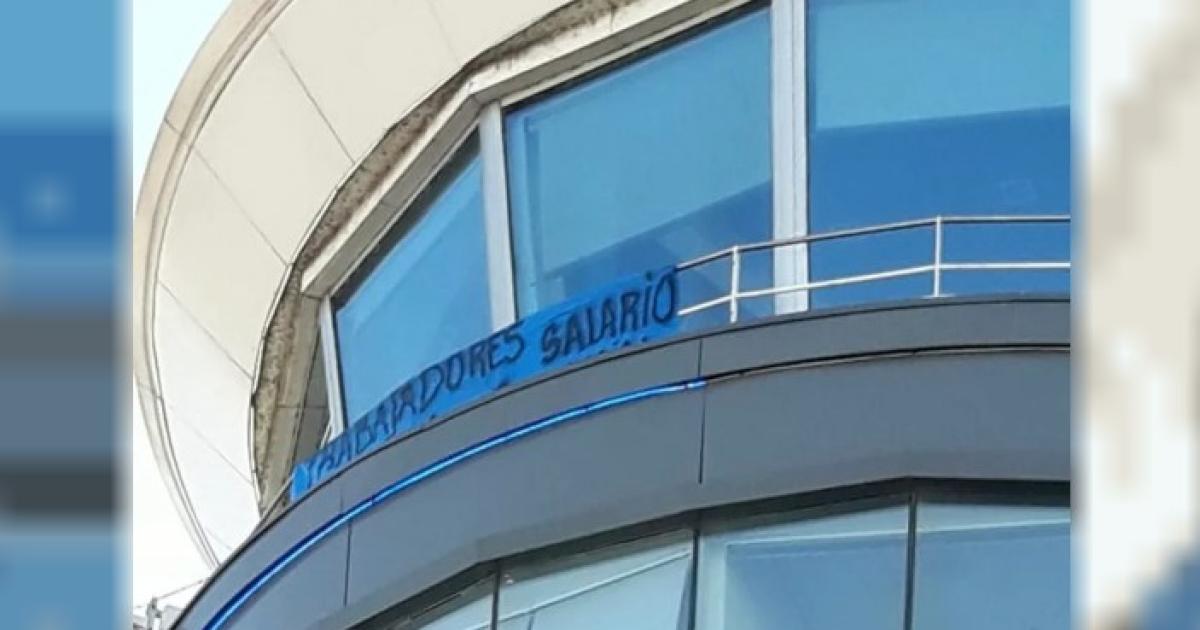 Los controladores aéreos nucleados en ATEPSA anunciaron medidas de fuerza (Foto- Archivo NA)