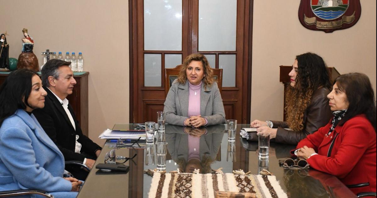 Fuentes recibioacute a directivos de la Unioacuten Cultural Argentino Libanesa