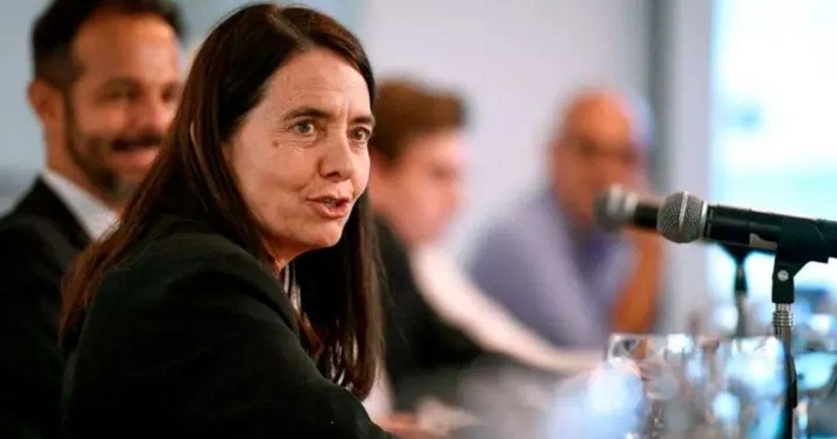 No creo que los nintildeos tengan derecho a ser curados en el Garrahan- poleacutemica frase de una senadora