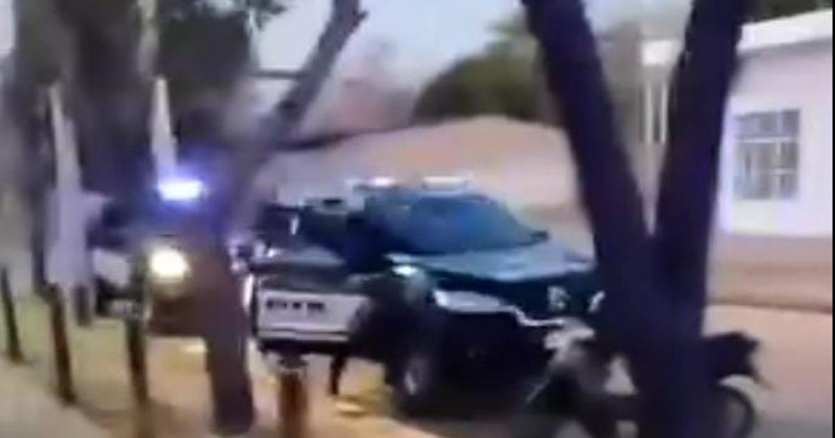 TRASLADO Los liberados fueron llevados a la sede judicial donde se los notificó de la resolución del juez