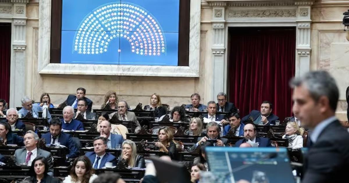 Sin quoacuterum- la Caacutemara de Diputados cerroacute la sesioacuten especial pasada la medianoche