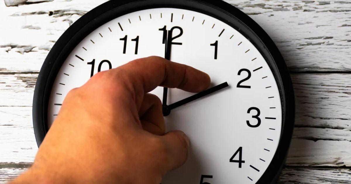 La iniciativa tiene como finalidad reducir el consumo de energía eléctrica durante el invierno