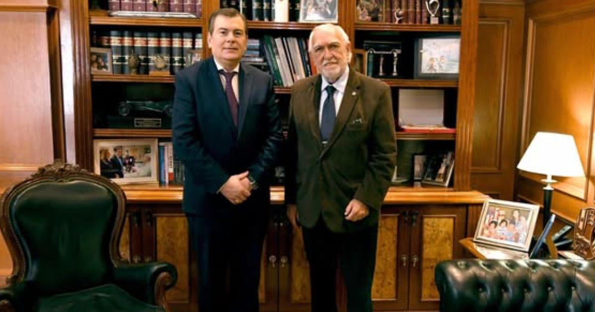 El Gobernador Gerardo Zamora recibió la visita protocolar del reconocido jurista Ricardo Gil Lavedra