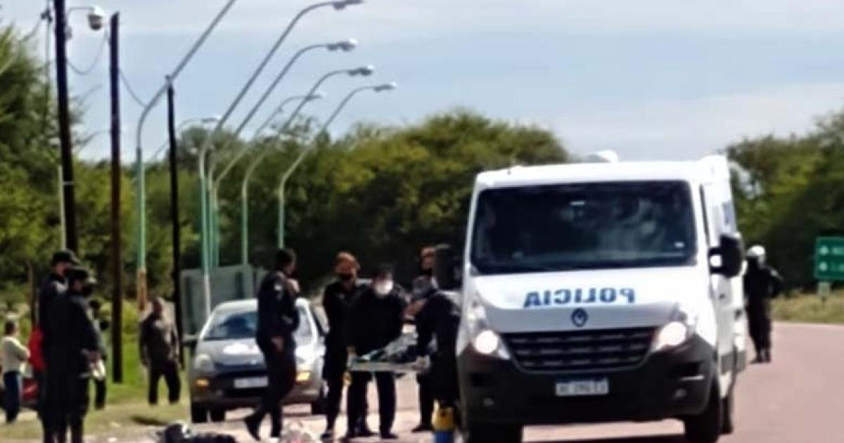 Barrio Siglo XIX- un nintildeo de 6 antildeos fue atropellado por una moto al salir a buscar su pelota