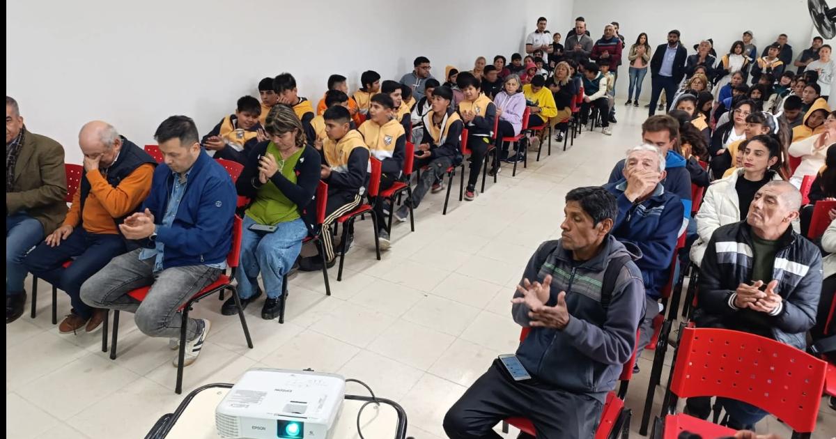 Antildeatuya celebroacute jornada sobre derechos de los nintildeos en el deporte