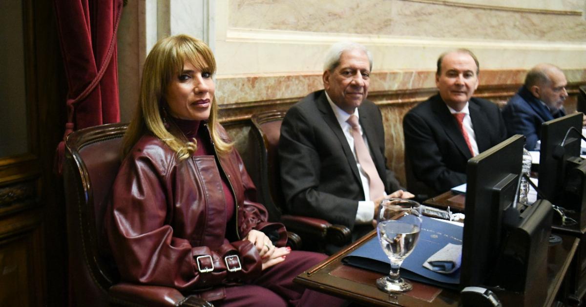Los tres senadores de Santiago renuncian al aumento de su dieta