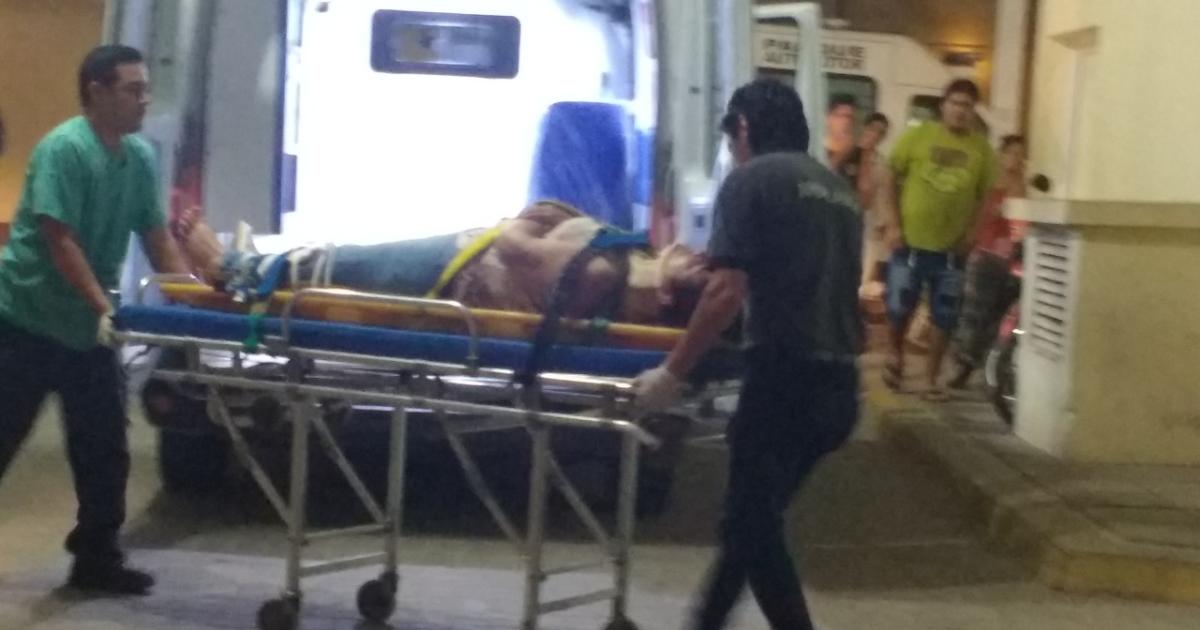 Un joven fue acuchillado en todo el cuerpo en una ronda de amigos