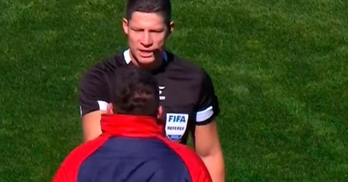 Martel se cruzoacute el aacuterbitro y se fue expulsado