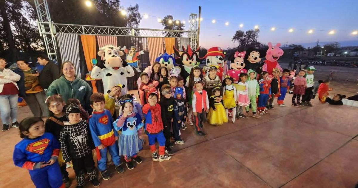 El Diacutea del Nintildeo fue celebrado en Forres por numerosas familias