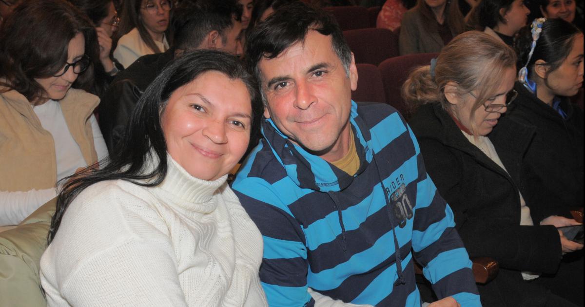 EL HUMOR SE HIZO PRESENTE EN EL TEATRO CON JENNY LA PARAGUAYA