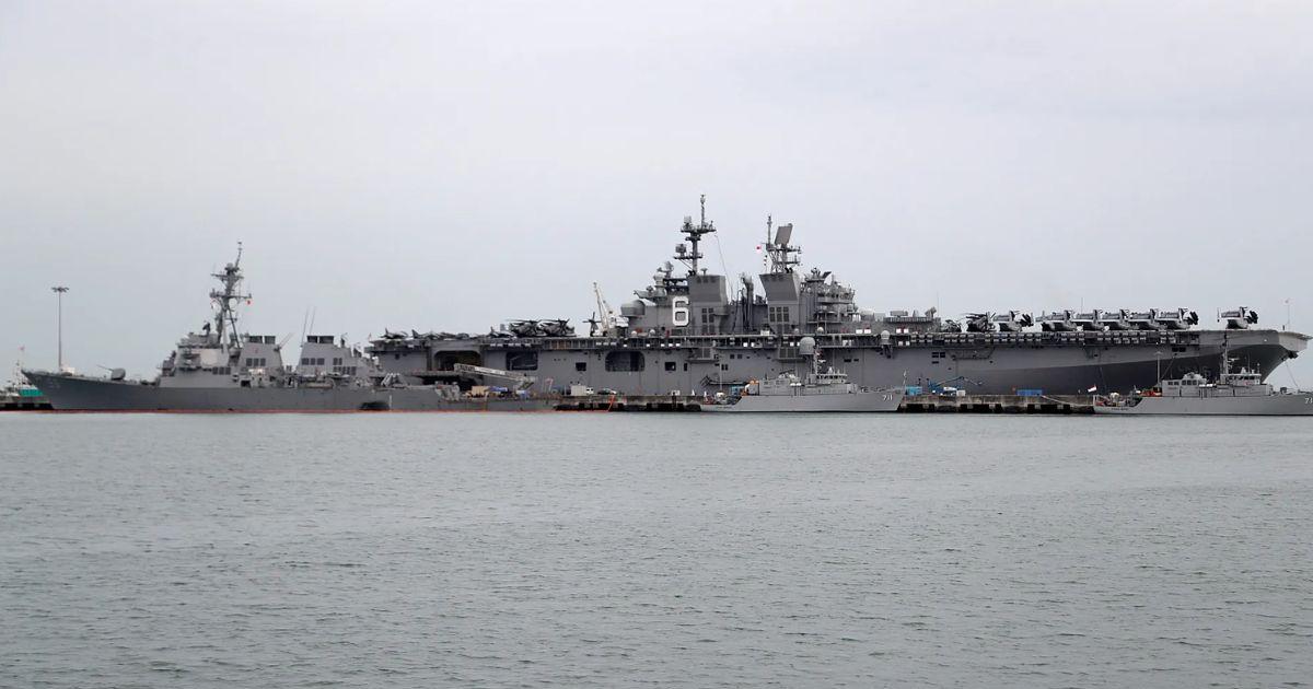 Fuerzas navales de Francia recorren el Mar Caribe