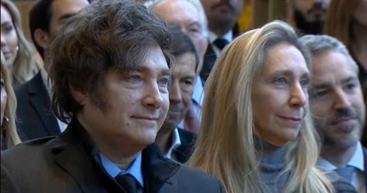 Acompañado de la Secretaria General de la Presidencia el mandatario dio un discurso en la inauguración del nuevo edificio de Corporación América