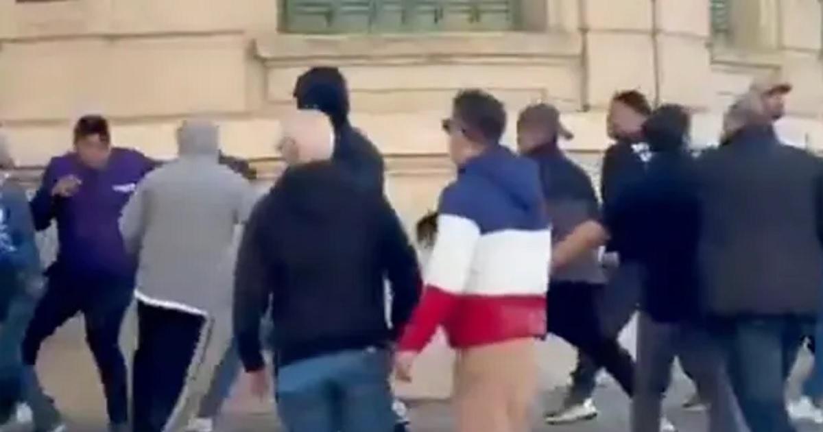 VIDEO Tensioacuten en Juniacuten por la visita de Milei- vecinos increparon a Espert tras una provocacioacuten