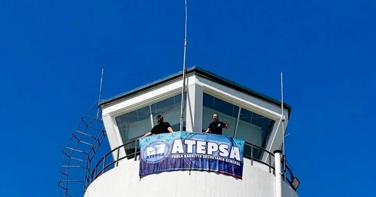 Advertencia del gobierno por el paro de hoy de los Controladores Aeacutereos