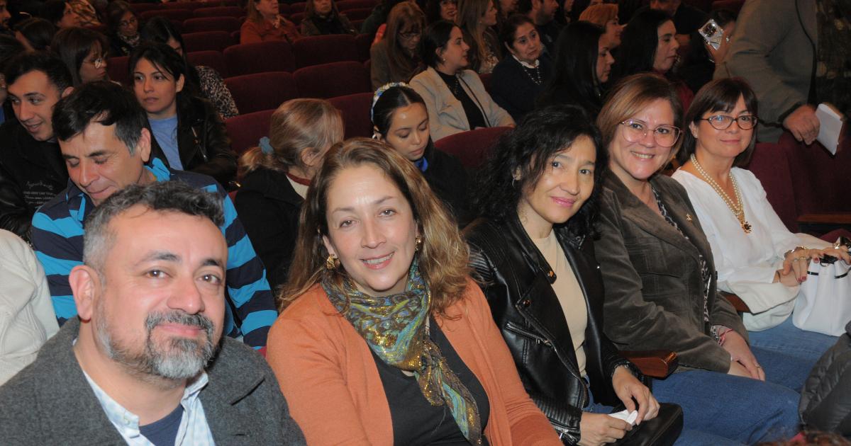 EL HUMOR SE HIZO PRESENTE EN EL TEATRO CON JENNY LA PARAGUAYA