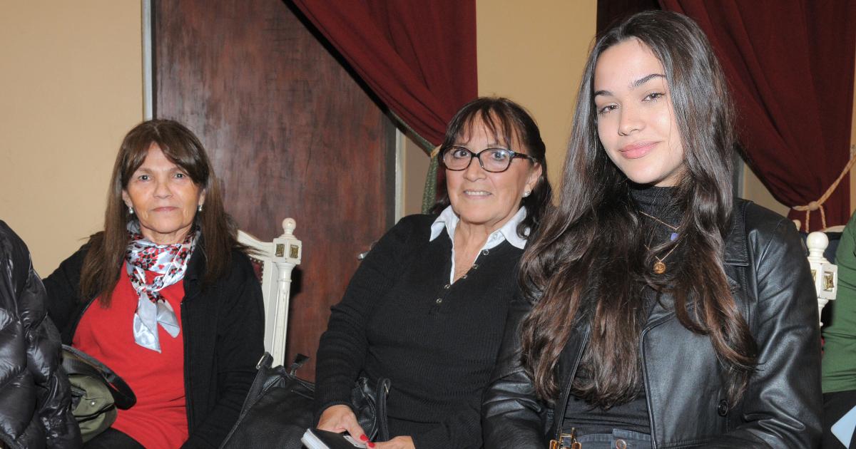 EL HUMOR SE HIZO PRESENTE EN EL TEATRO CON JENNY LA PARAGUAYA