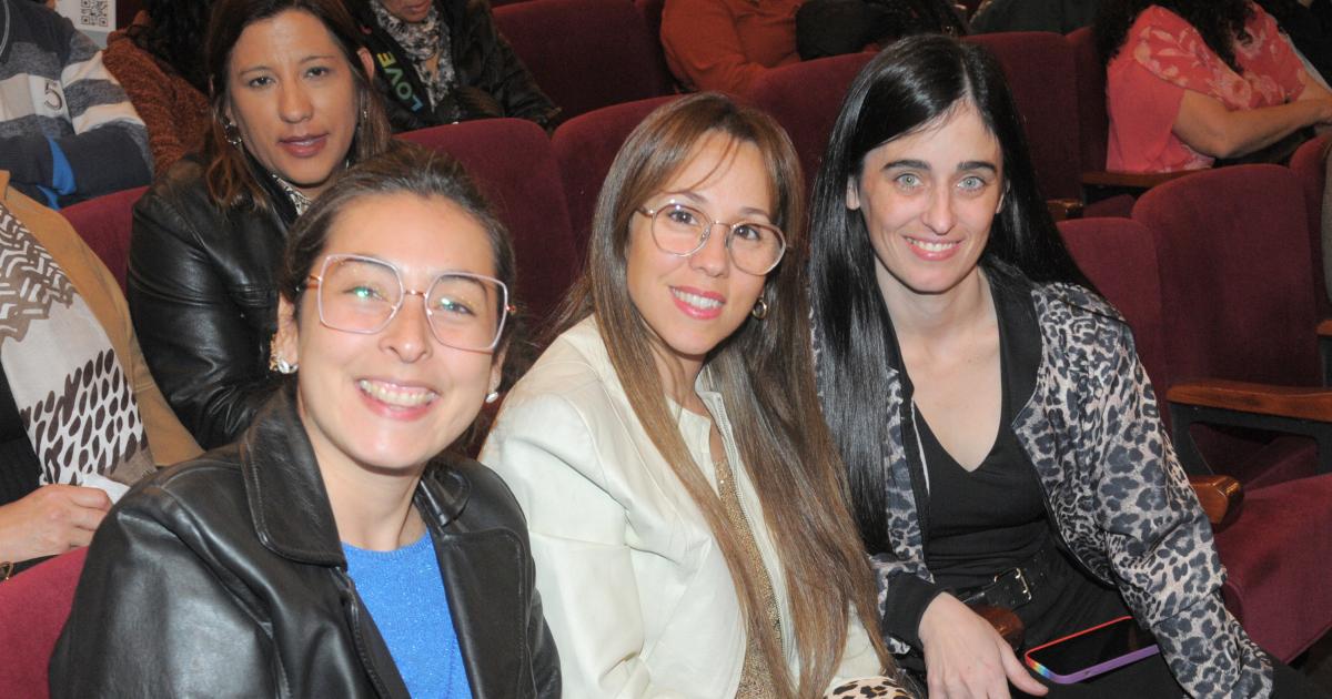 EL HUMOR SE HIZO PRESENTE EN EL TEATRO CON JENNY LA PARAGUAYA