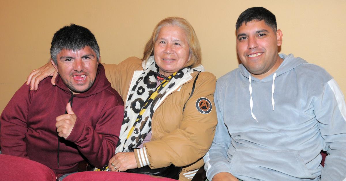 EL HUMOR SE HIZO PRESENTE EN EL TEATRO CON JENNY LA PARAGUAYA