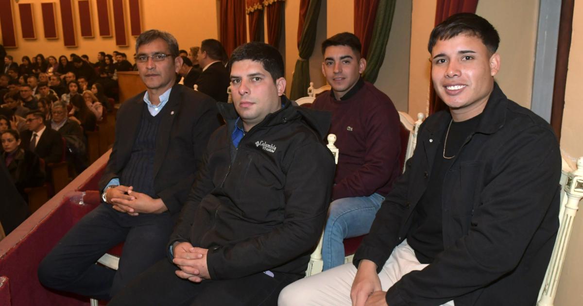 VELADA DE GALA DE LA POLICIacuteA DE SANTIAGO DEL ESTERO