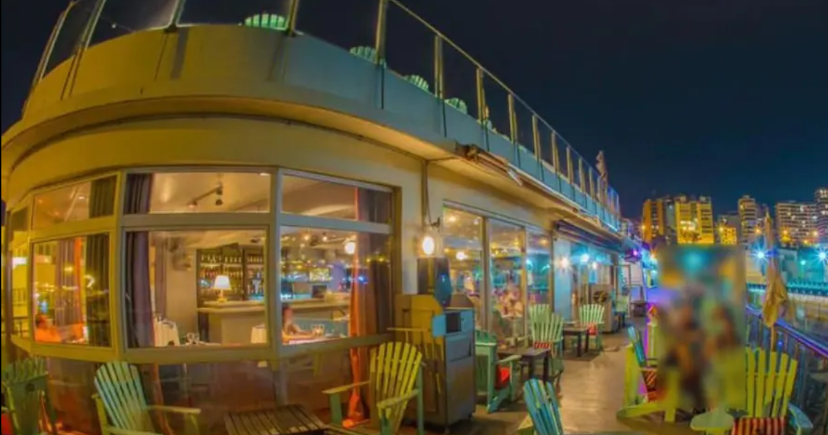 La víctima sufrió cortes profundos en el rostro luego de que una persona no identificada le partiera un vaso de vidrio en la cara