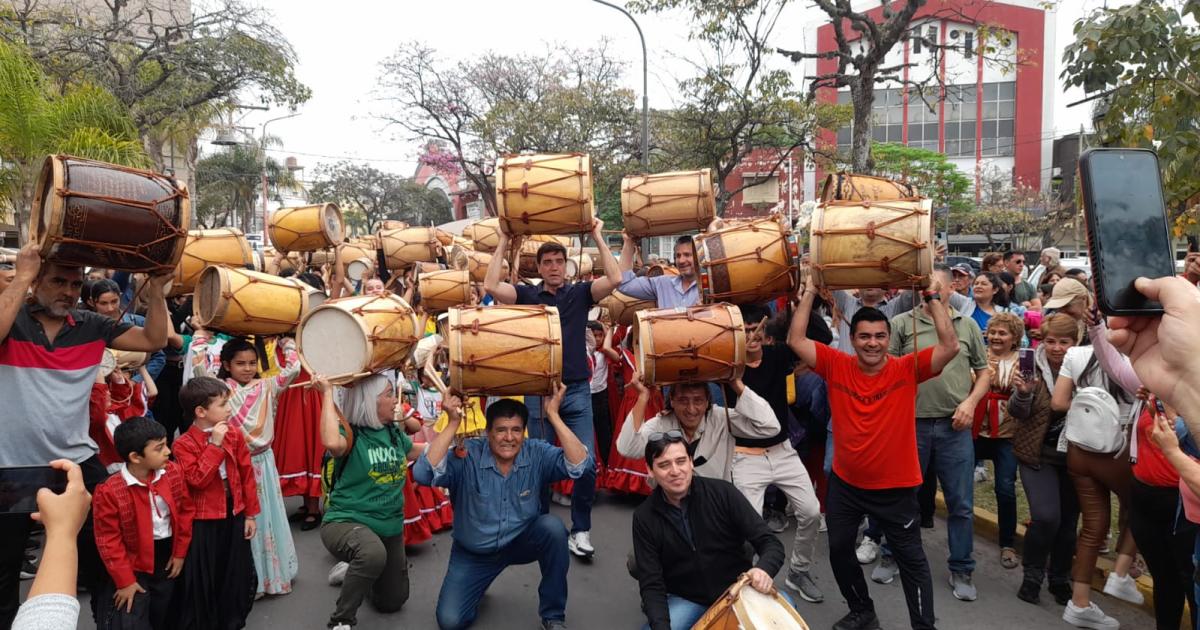 Presentan la 5 Marcha de los Bombos por el cumple de Las Termas 