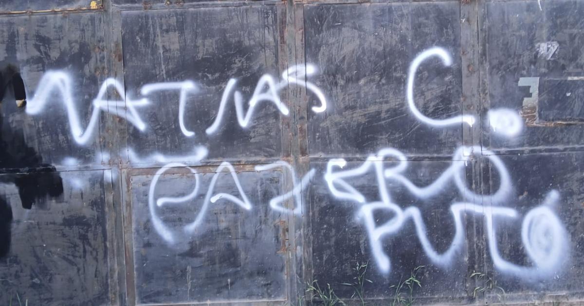 Advierten a abogado comerciante que se porte bien con pintadas anoacutenimas