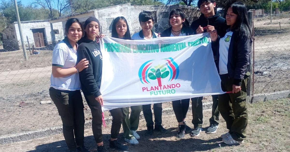 El Agrupamiento 86135 de Perchil Bajo recibioacute a Plantando Futuro