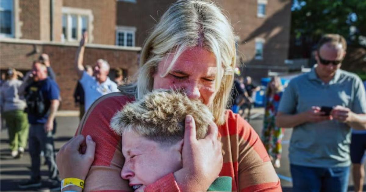 Locura en Minneapolis- dos nintildeos muertos y 17 heridos en un tiroteo en una escuela