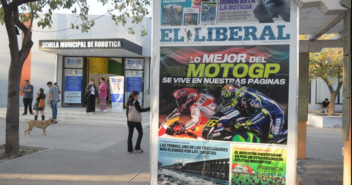 Miraacute las mejores imaacutegenes de la 3ordf Feria del Libro Municipal Entre rieles y libros