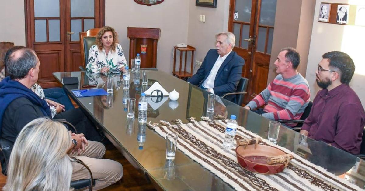 Fuentes recibioacute en el saloacuten de acuerdos a comerciantes del microcentro