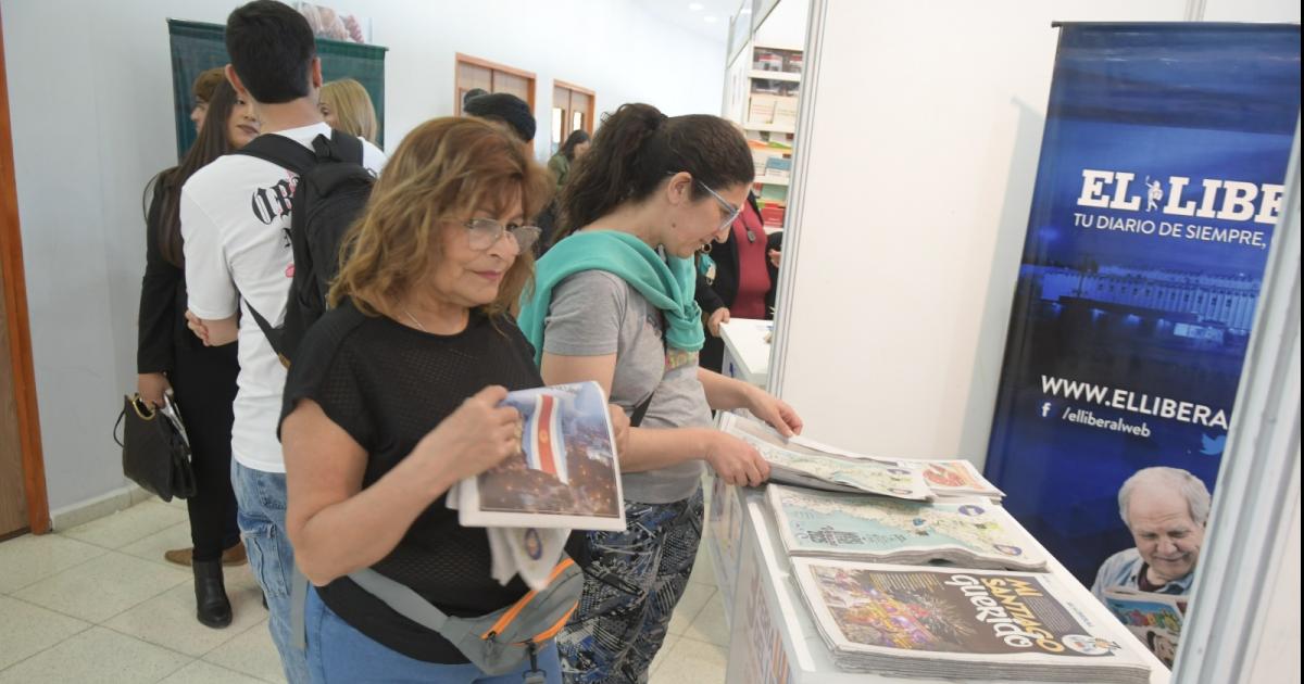 Miraacute las mejores imaacutegenes de la 3ordf Feria del Libro Municipal Entre rieles y libros