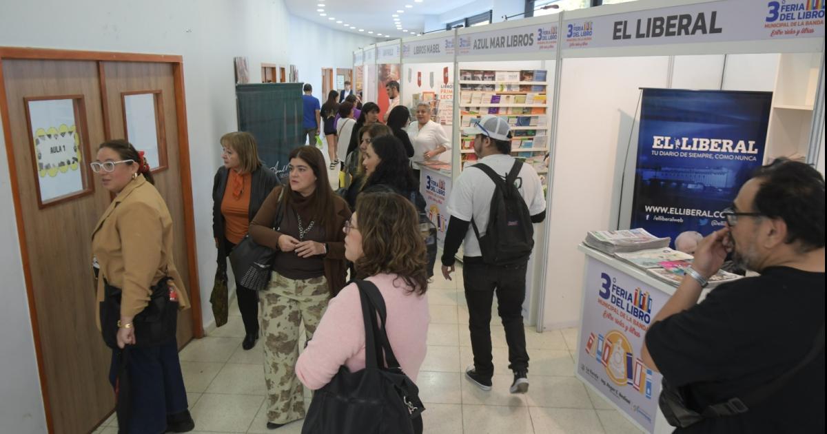 Miraacute las mejores imaacutegenes de la 3ordf Feria del Libro Municipal Entre rieles y libros
