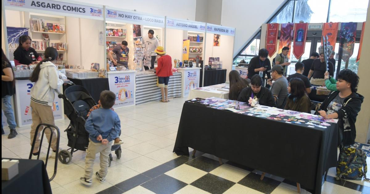 Miraacute las mejores imaacutegenes de la 3ordf Feria del Libro Municipal Entre rieles y libros