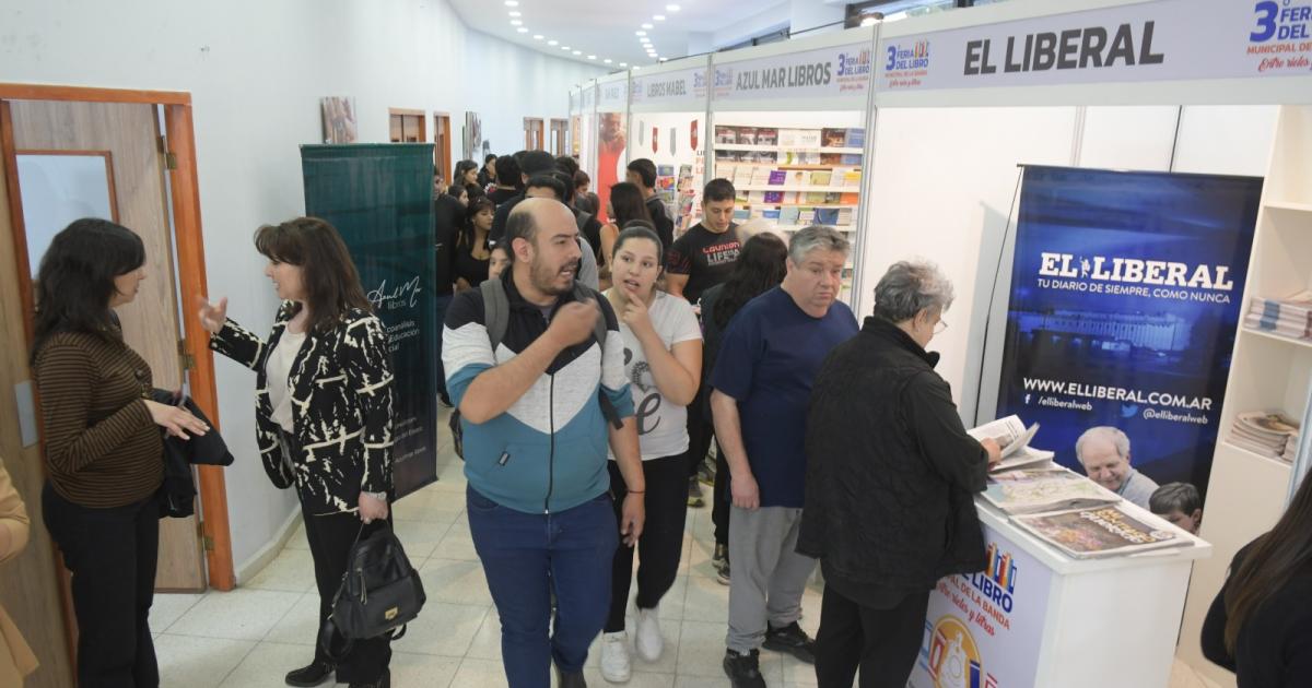 Miraacute las mejores imaacutegenes de la 3ordf Feria del Libro Municipal Entre rieles y libros